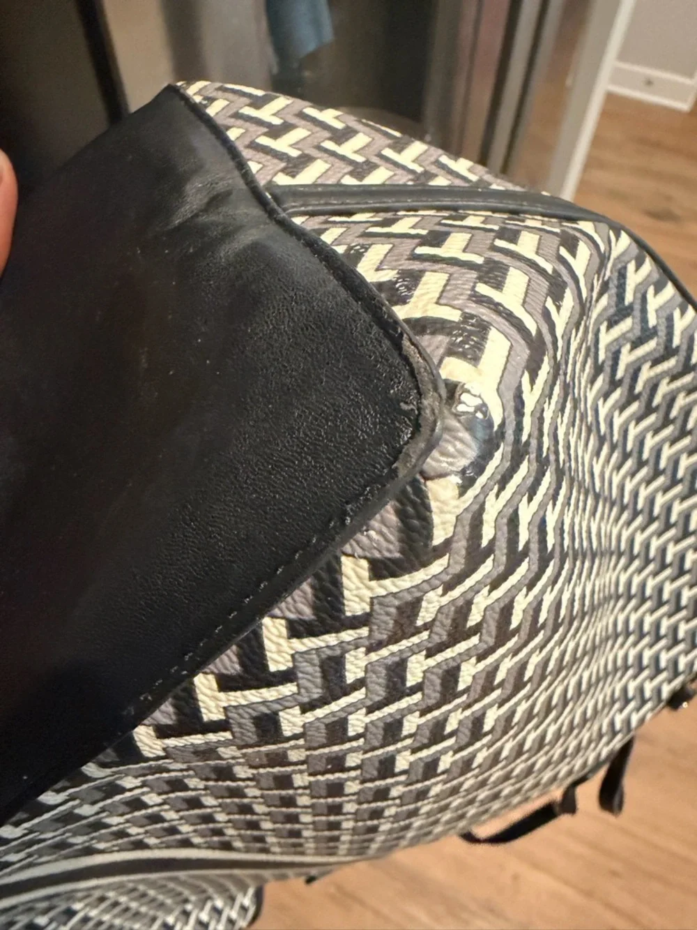 Tory Burch Black and White Geometric Tote🥰 Great‎ Conditions!